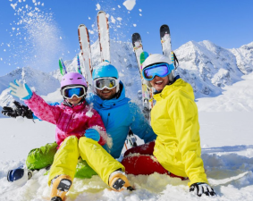 How to Choose Between Snowboarding and Skiing
